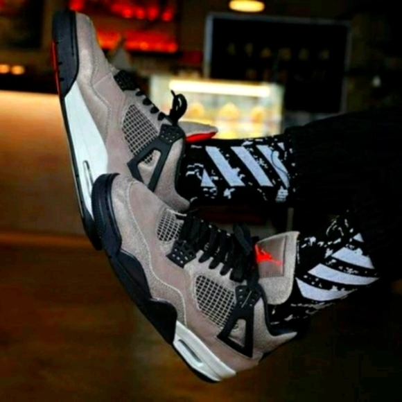 Taupe Haze Jordan 4 - Picture 4 of 4